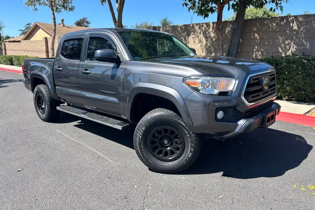 2019 Toyota Tacoma SR5 photo 1