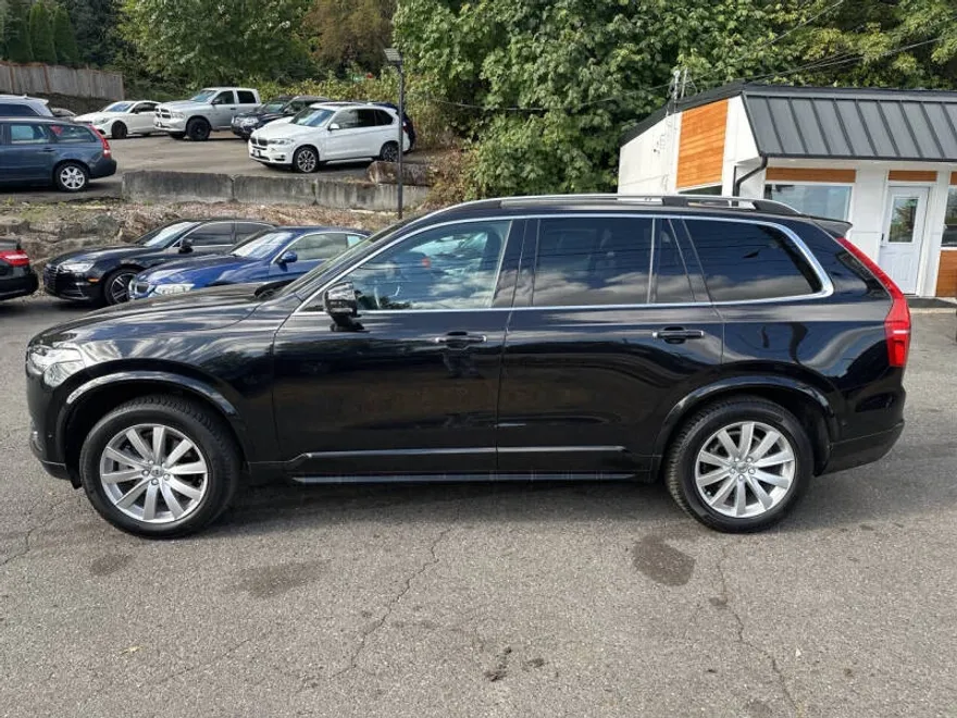 2016 Volvo XC90 T6 Momentum photo 1