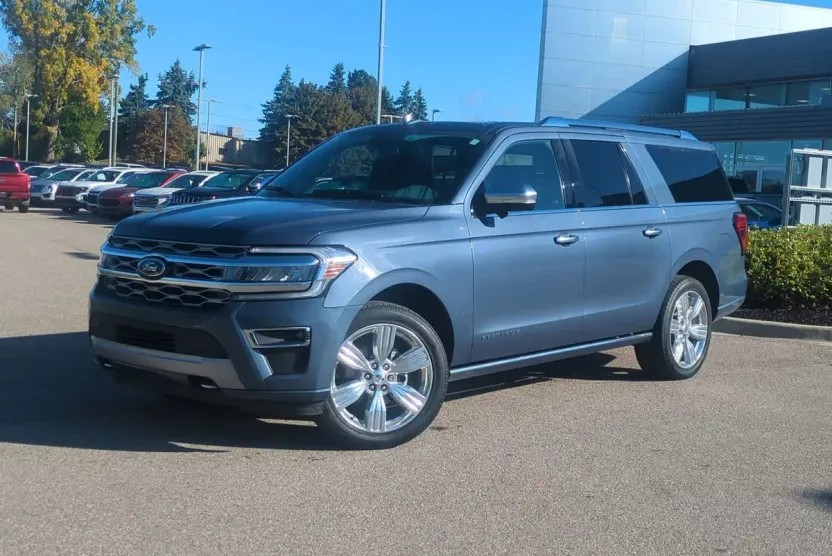 2023 Ford Expedition MAX Platinum photo 1