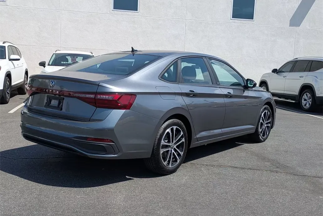 2025 Volkswagen Jetta 1.5T Sport photo 1