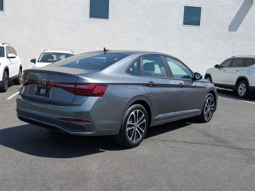 2025 Volkswagen Jetta 1.5T Sport photo 1