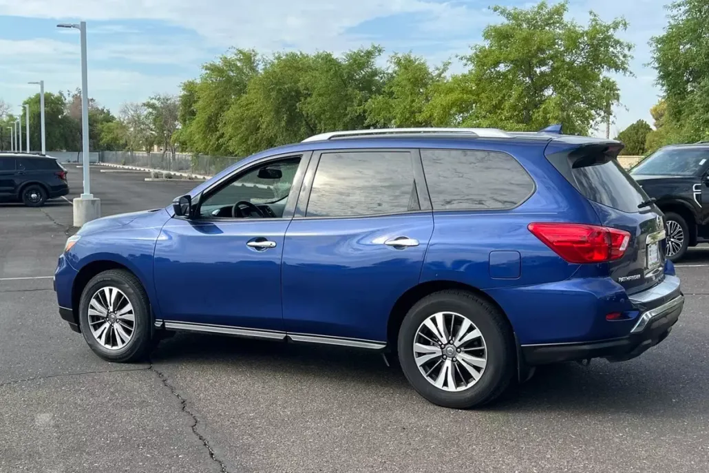 2020 Nissan Pathfinder SV photo 1