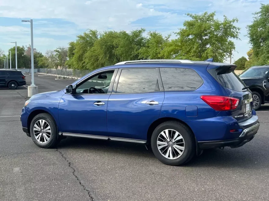 2020 Nissan Pathfinder SV photo 1