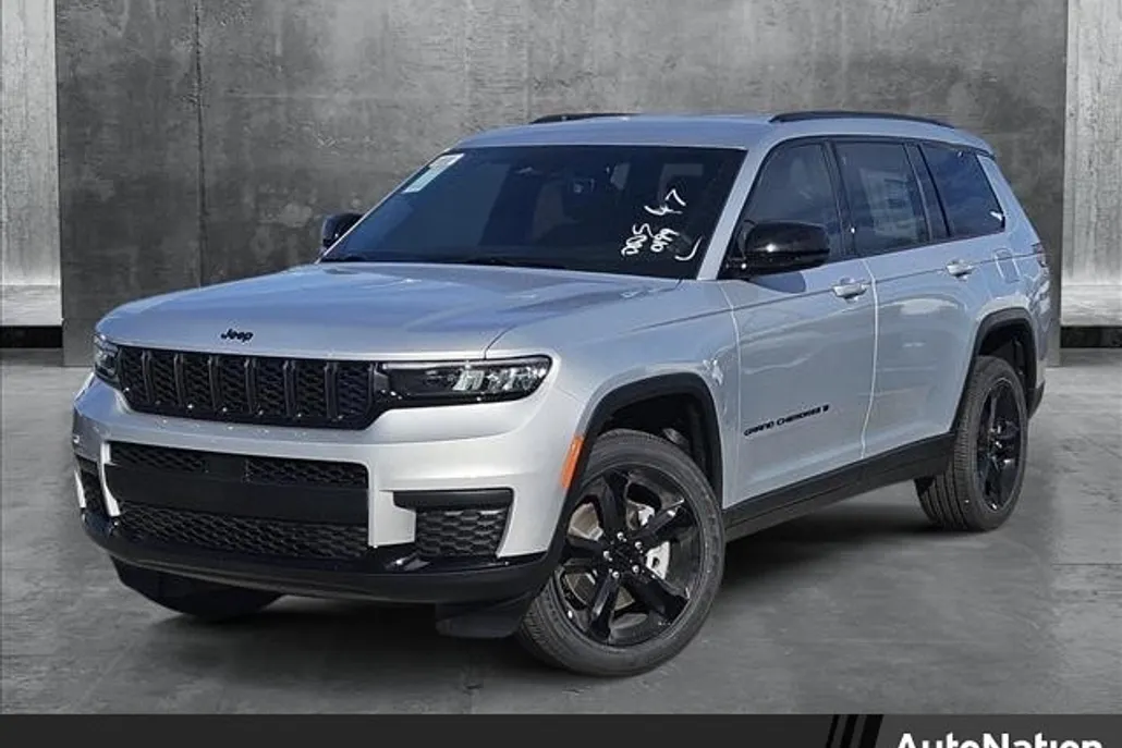 2025 Jeep Grand Cherokee Altitude photo 1
