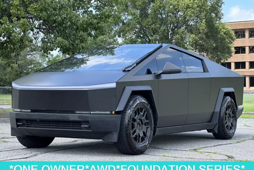 2024 Tesla Cybertruck photo 1