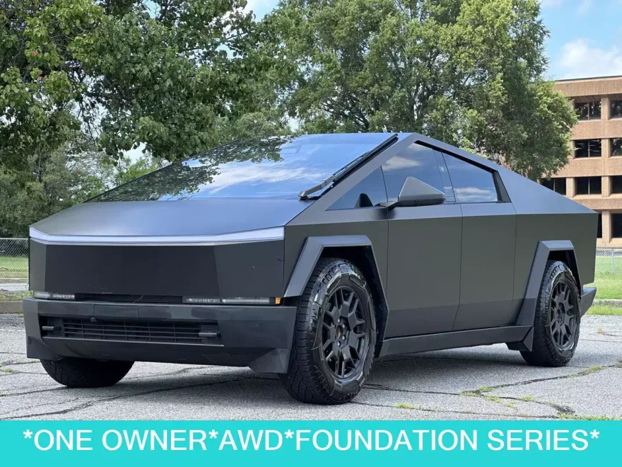 2024 Tesla Cybertruck photo 1