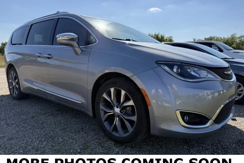 2018 Chrysler Pacifica Limited photo 1
