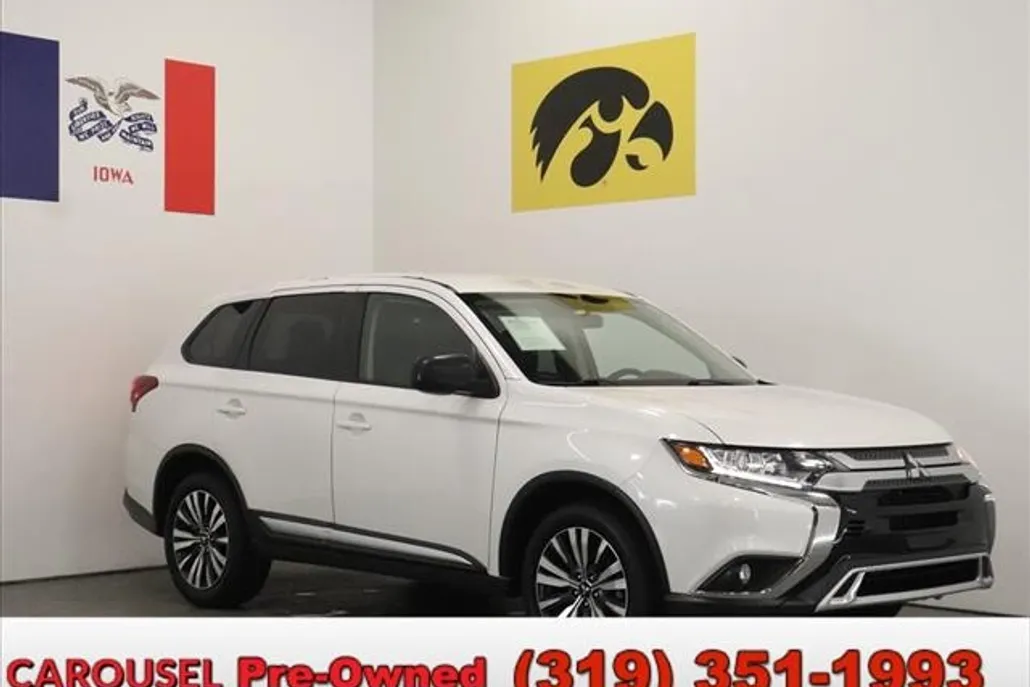 2020 Mitsubishi Outlander ES photo 1