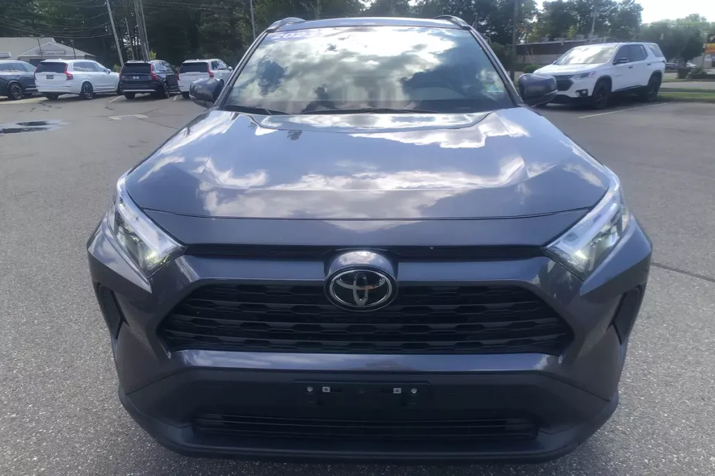 2023 Toyota RAV4 XLE photo 1