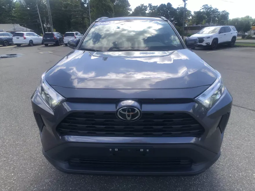 2023 Toyota RAV4 XLE photo 1