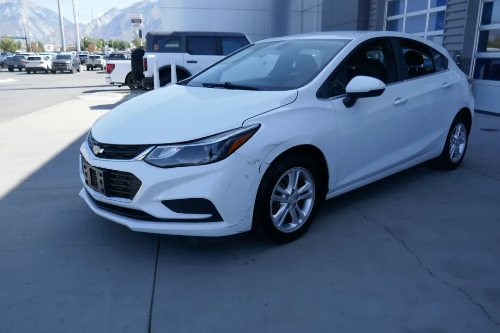 2018 Chevrolet Cruze LT photo 1