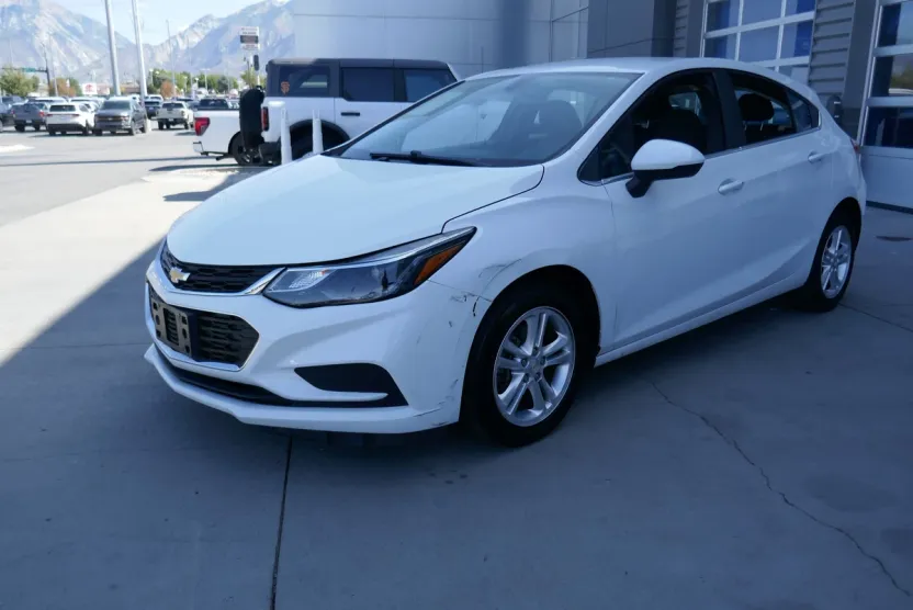 2018 Chevrolet Cruze LT photo 1