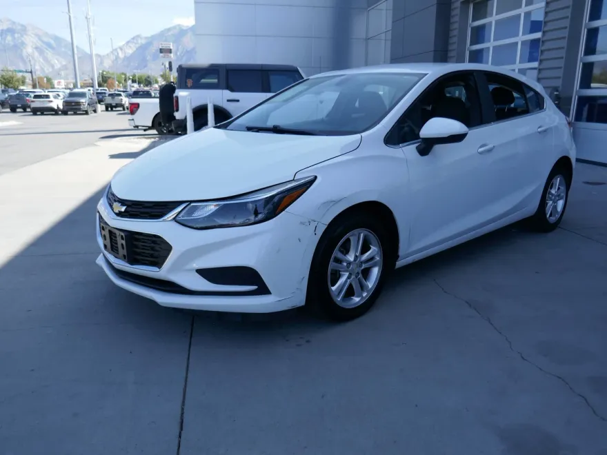 2018 Chevrolet Cruze LT photo 1