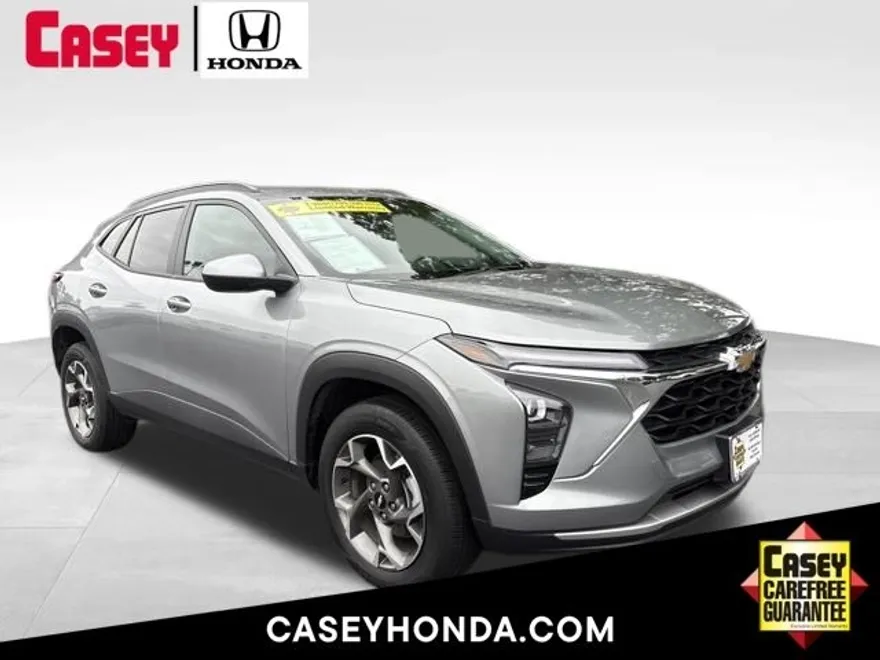 2024 Chevrolet Trax LT photo 1