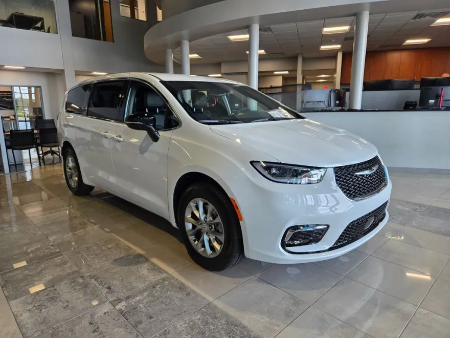 2025 Chrysler Pacifica photo 1