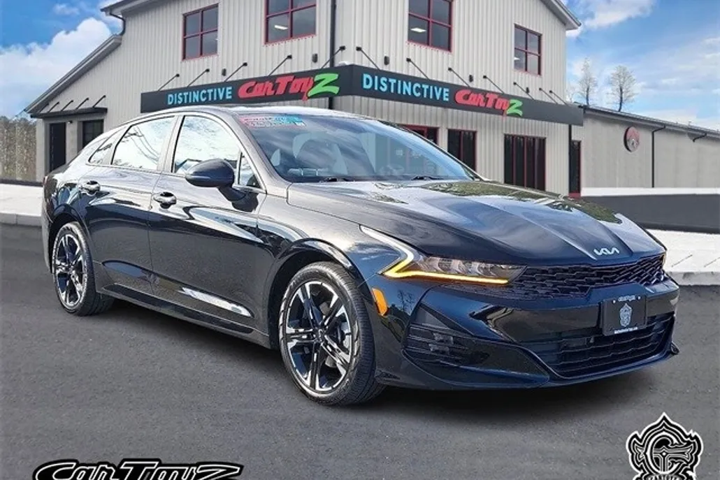 2023 Kia K5 GT-Line photo 1