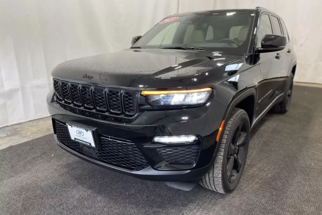 2023 Jeep Grand Cherokee Limited photo 1
