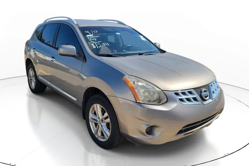 2013 Nissan Rogue SV photo 1