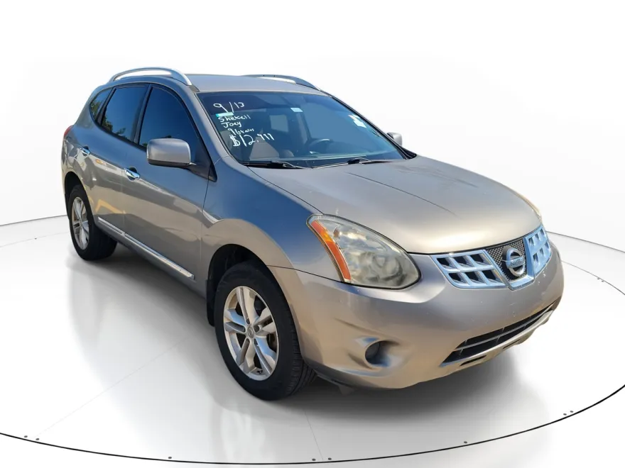 2013 Nissan Rogue SV photo 1