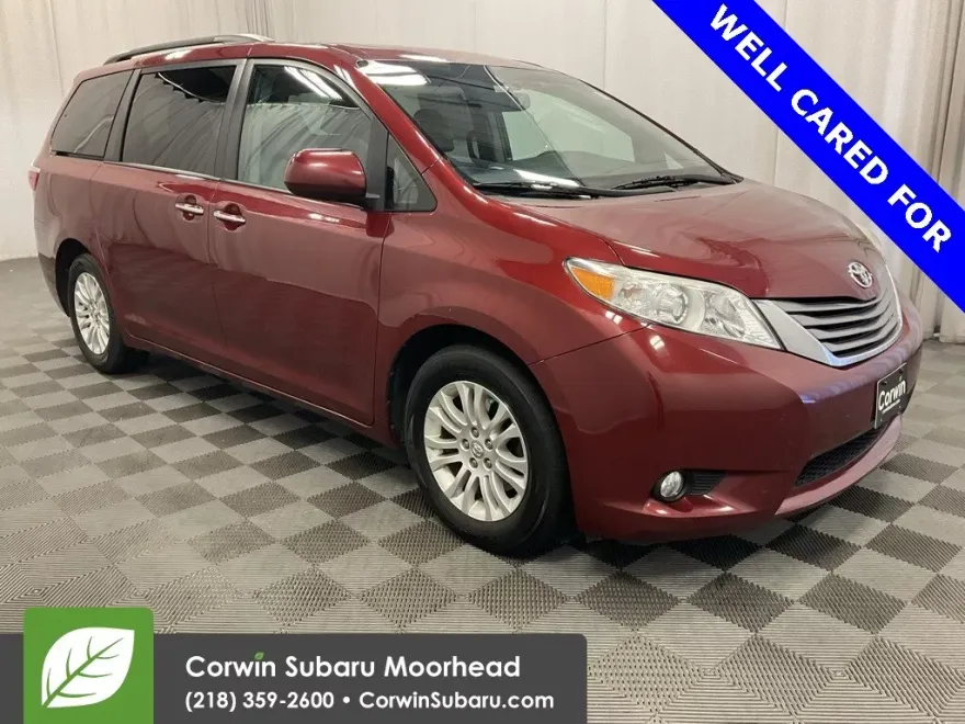 2017 Toyota Sienna L photo 1