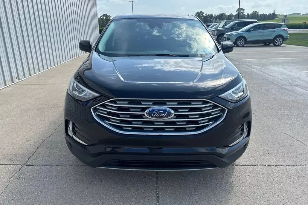 2022 Ford Edge SEL photo 1