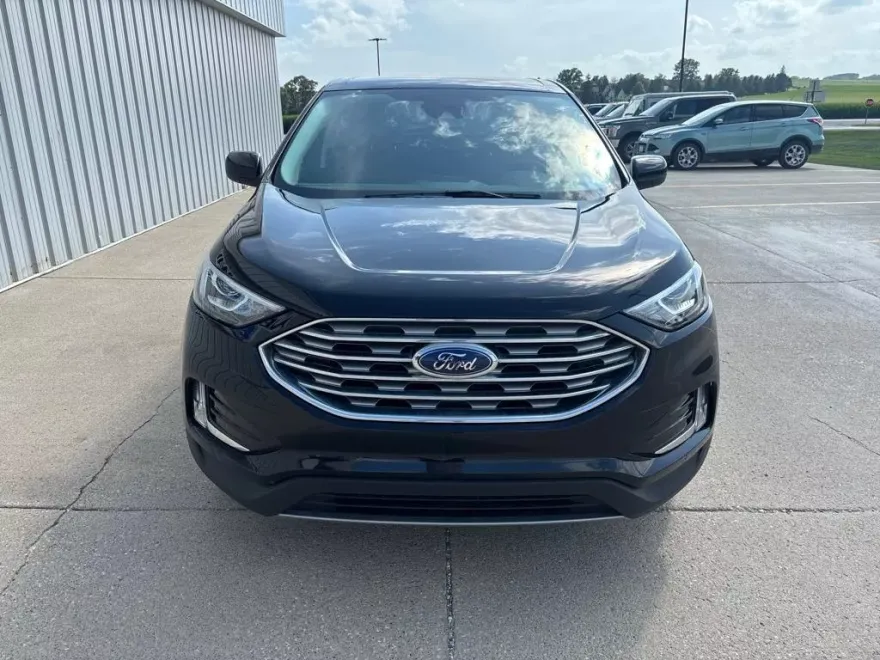 2022 Ford Edge SEL photo 1
