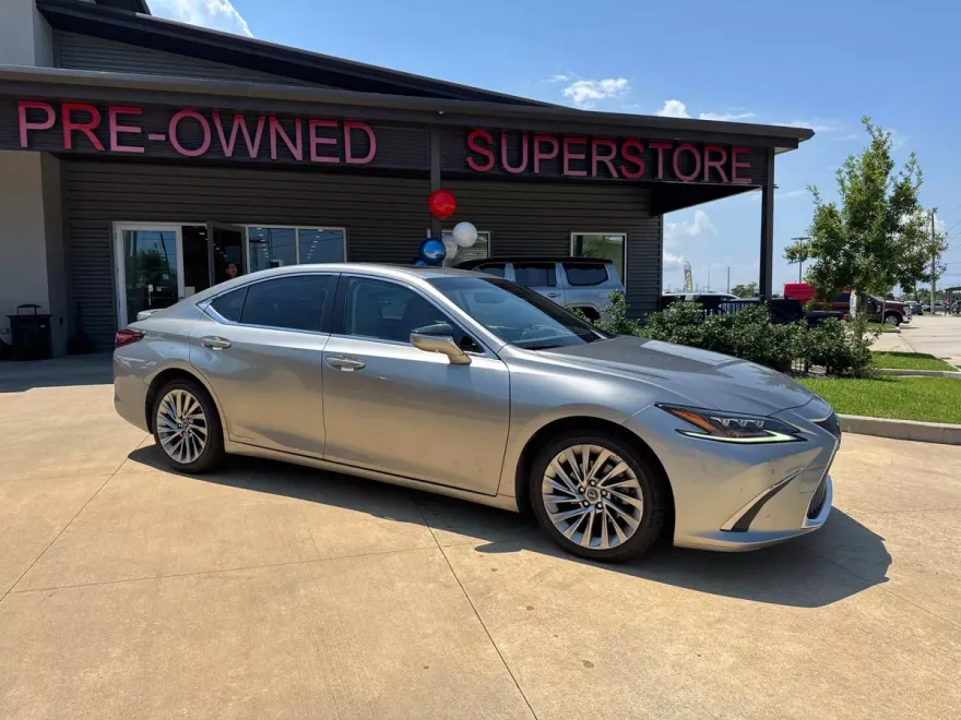 2019 Lexus ES 300h photo 1