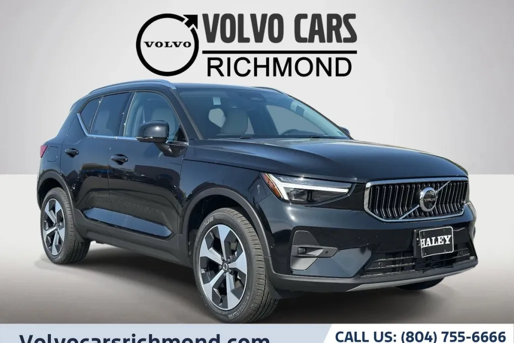 2025 Volvo XC40 Plus photo 1