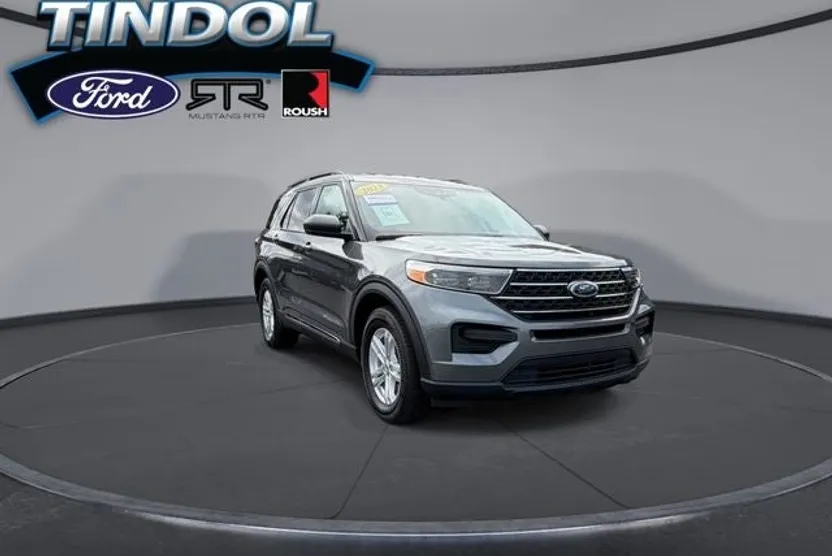2023 Ford Explorer XLT photo 1