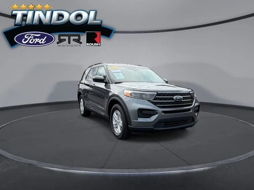 2023 Ford Explorer XLT photo 1