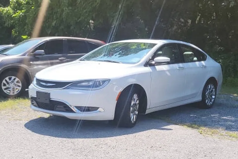 2015 Chrysler 200 C photo 1