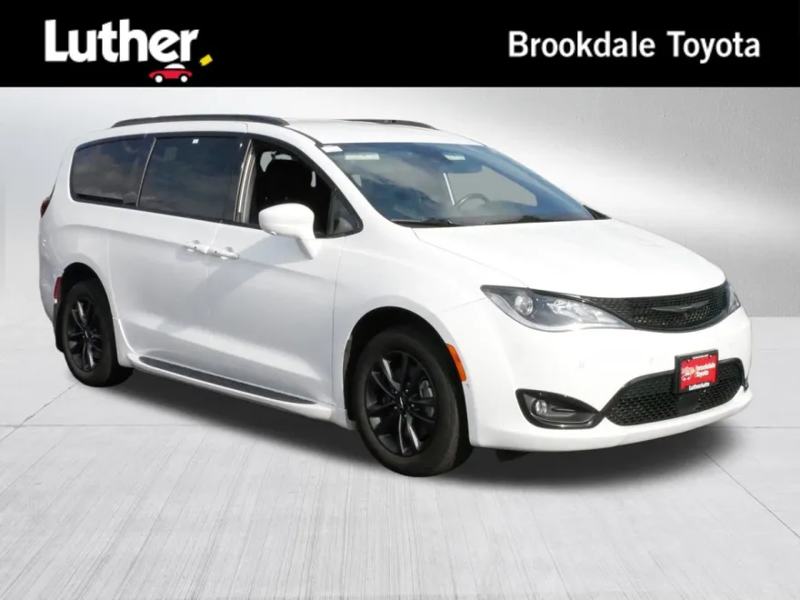 2020 Chrysler Pacifica Touring L photo 1