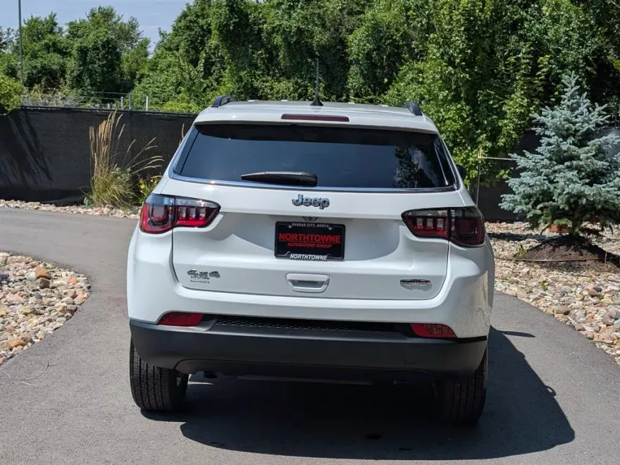 2025 Jeep Compass Latitude photo 1