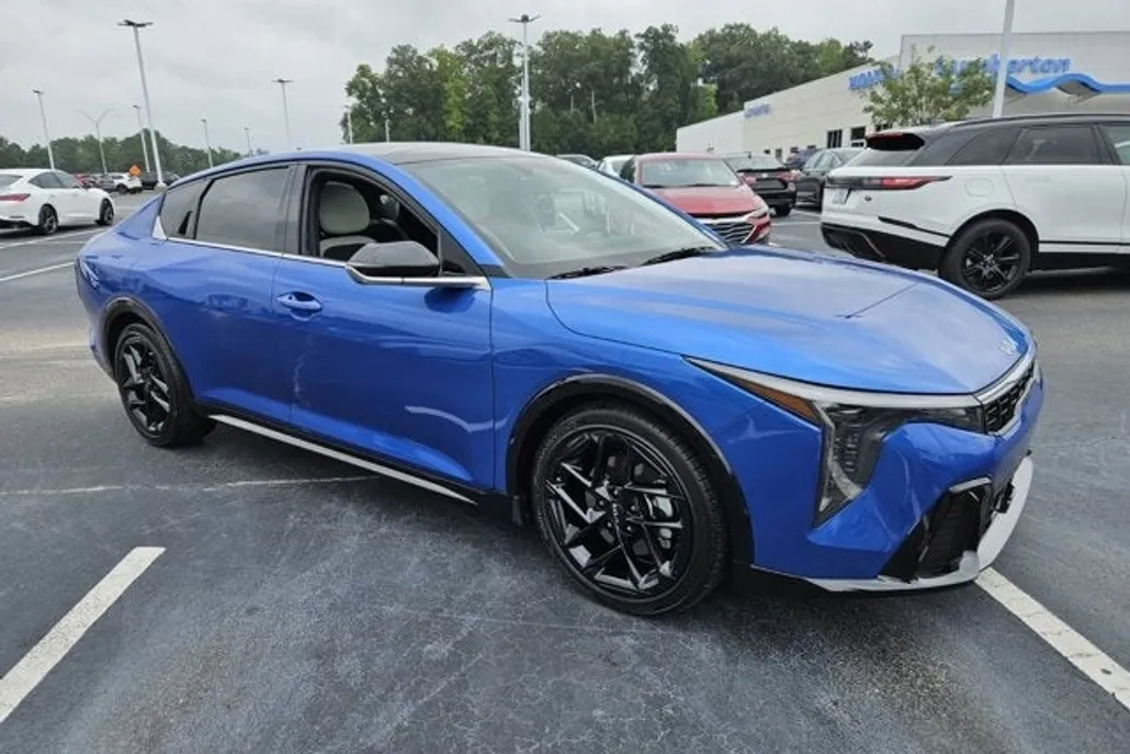 2025 Kia K4 GT-Line Turbo photo 1