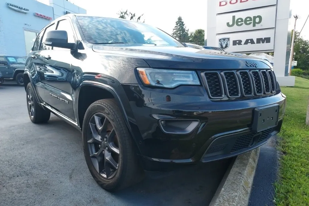 2021 Jeep Grand Cherokee Anniversary Edition photo 1