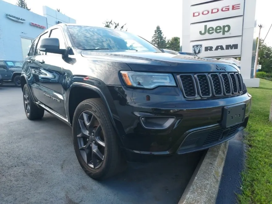 2021 Jeep Grand Cherokee Anniversary Edition photo 1