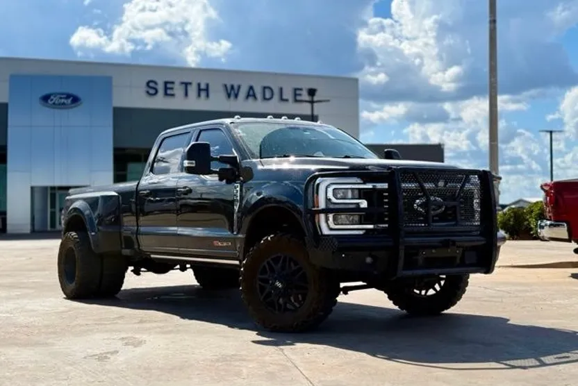 2023 Ford F-350 photo 1