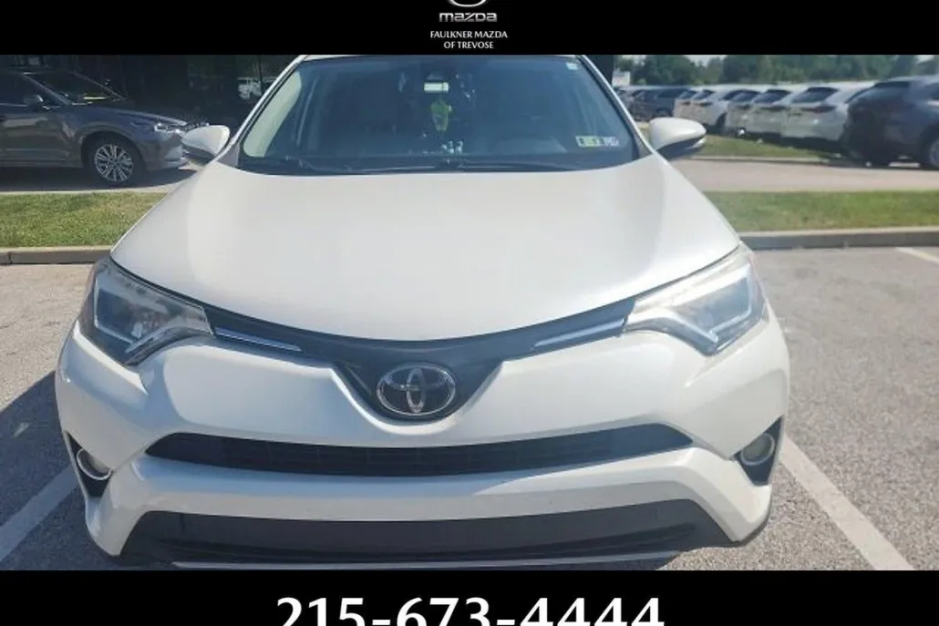 2018 Toyota RAV4 Limited photo 1