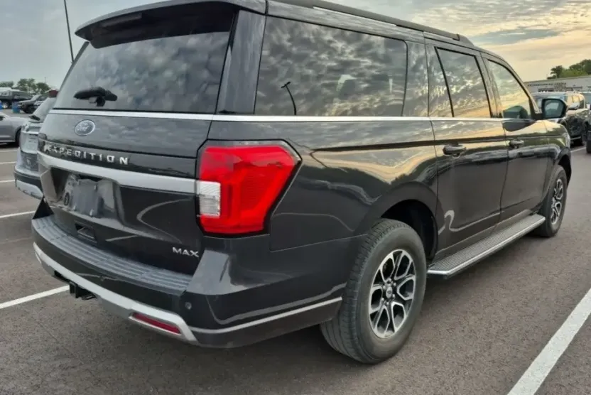 2023 Ford Expedition MAX XLT photo 1