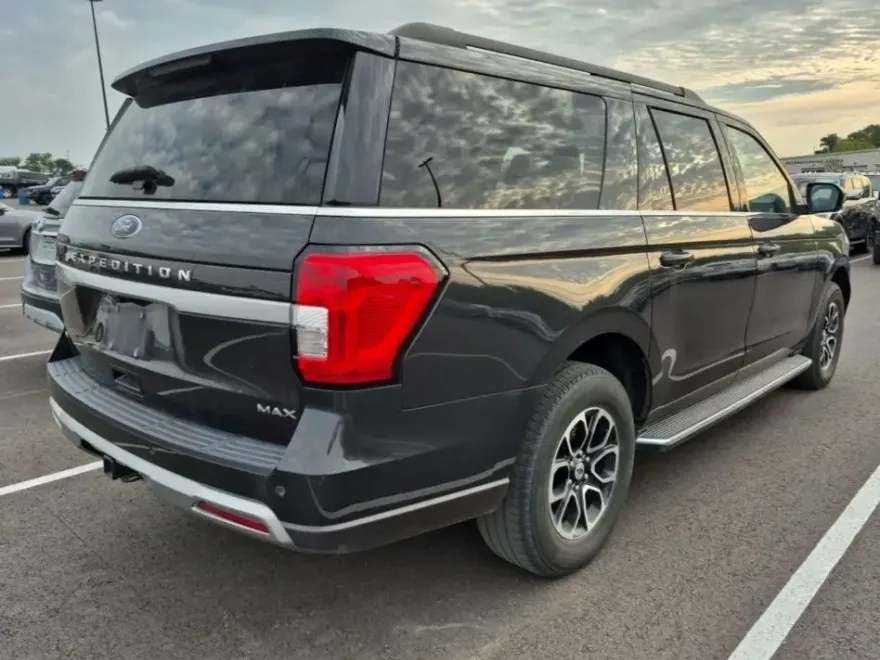 2023 Ford Expedition MAX XLT photo 1