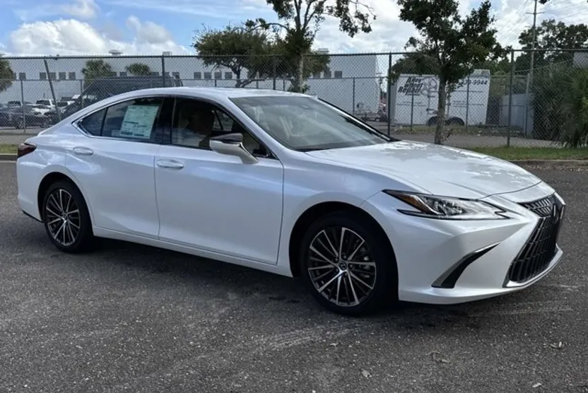 2025 Lexus ES 350 photo 1