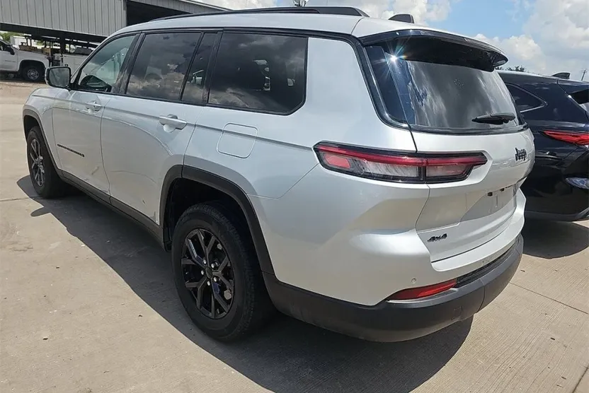 2024 Jeep Grand Cherokee Laredo photo 1
