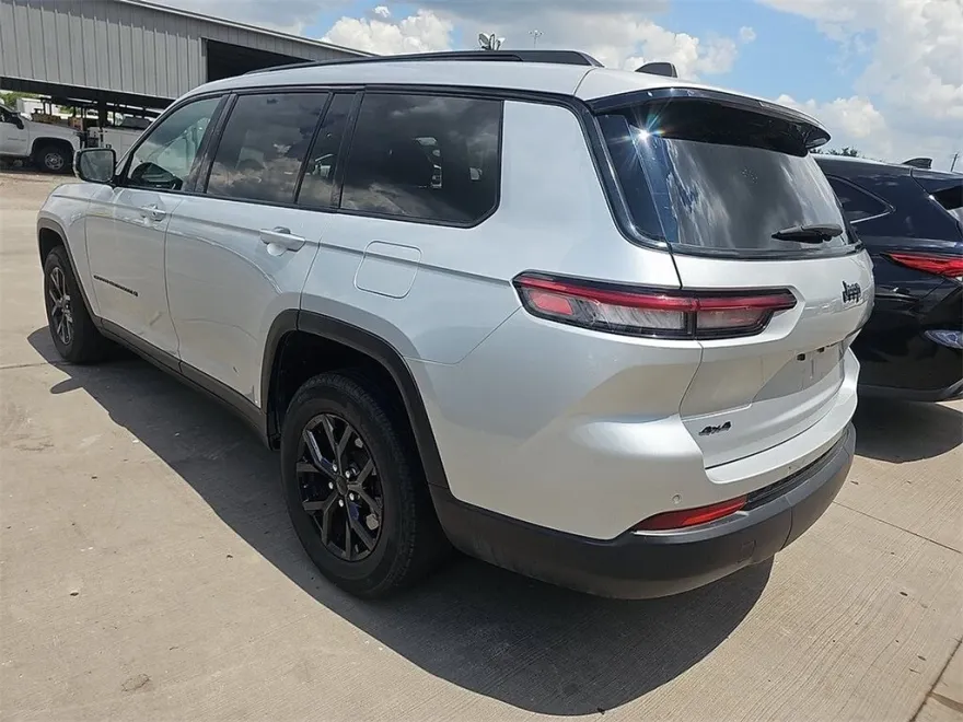 2024 Jeep Grand Cherokee Laredo photo 1