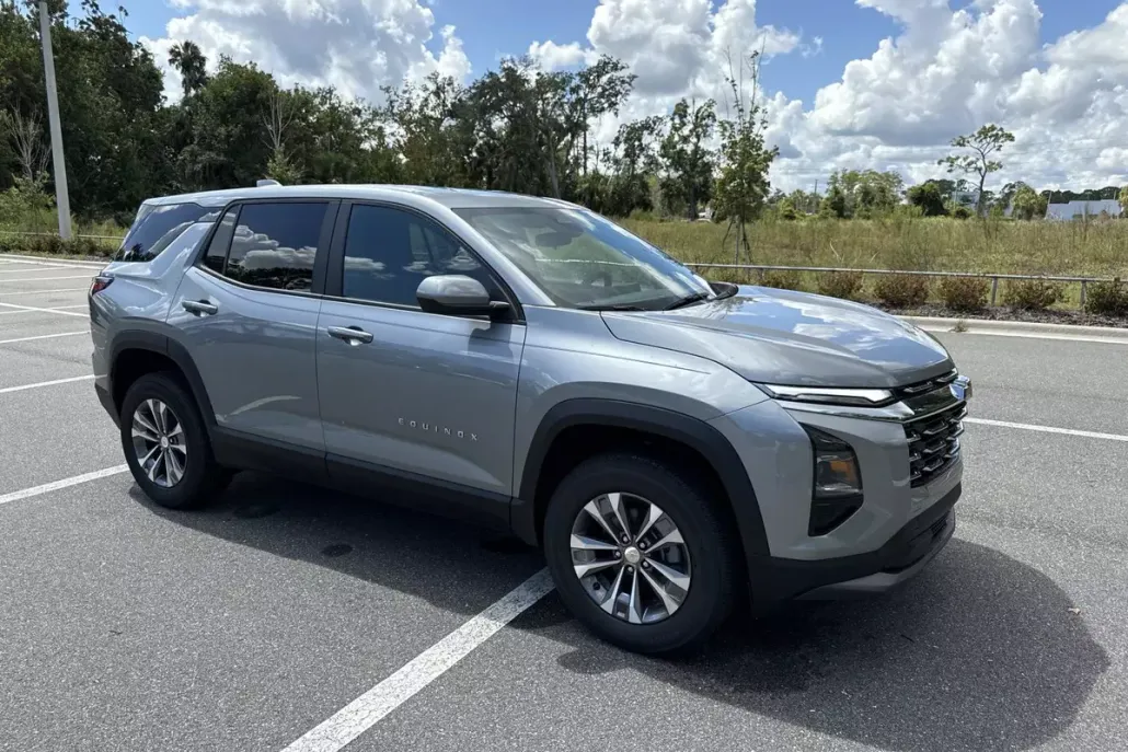 2026 Chevrolet Equinox LT photo 1