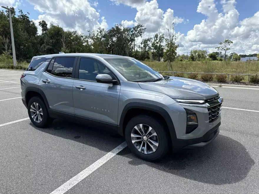 2026 Chevrolet Equinox LT photo 1