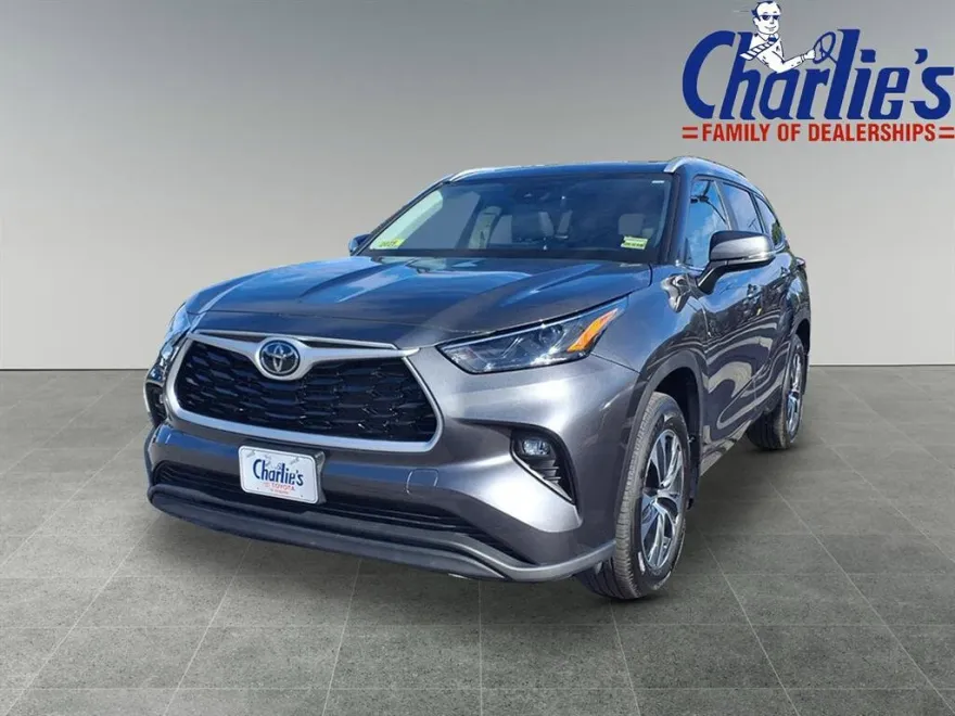 2025 Toyota Highlander XLE photo 1