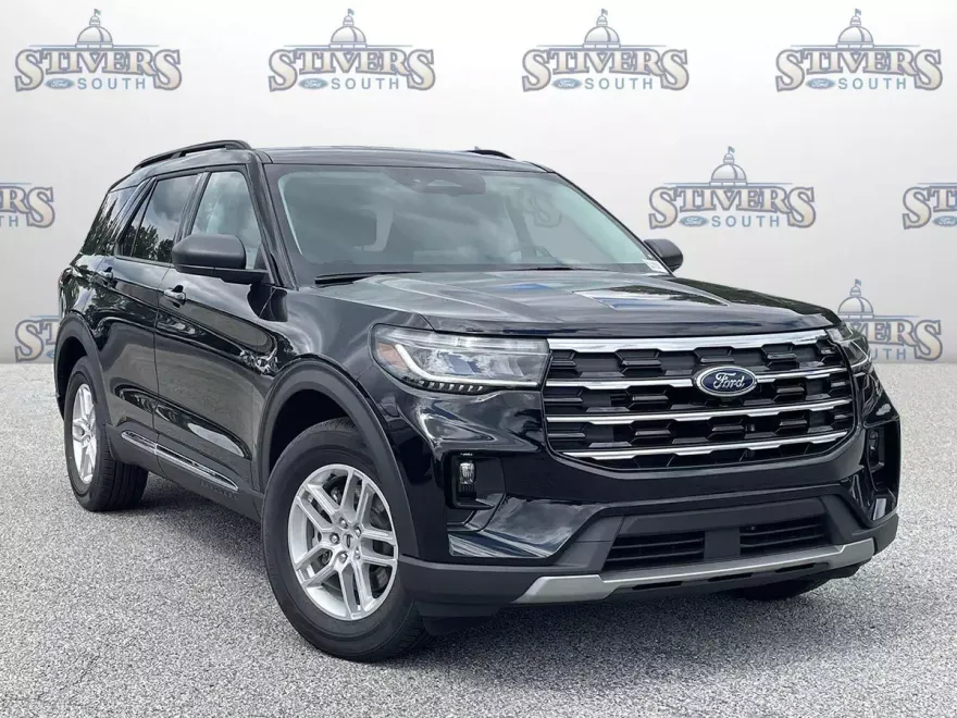2025 Ford Explorer photo 1