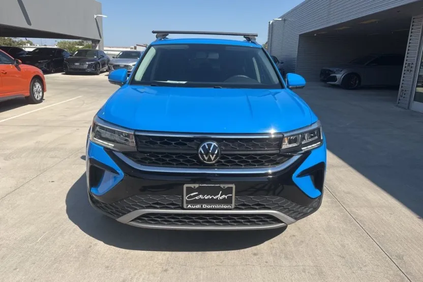 2022 Volkswagen Taos SE photo 1
