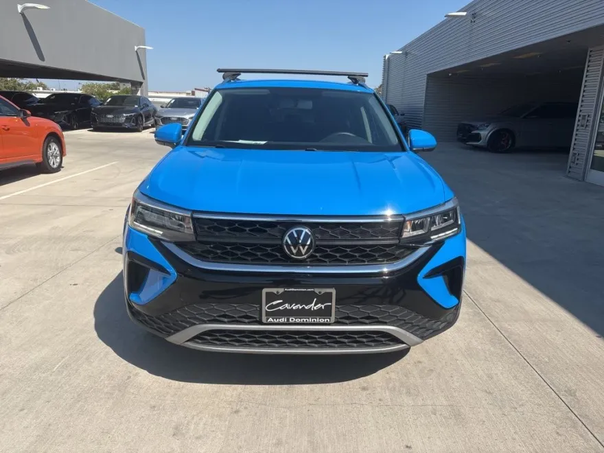 2022 Volkswagen Taos SE photo 1