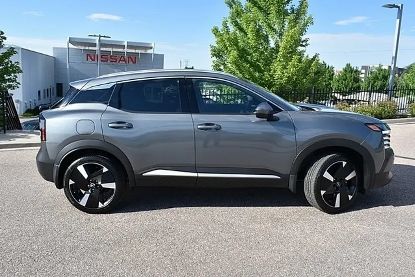 2025 Nissan Kicks SR photo 1